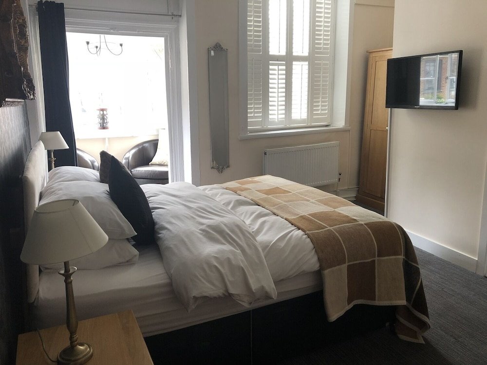 Фото The Crown And Cushion