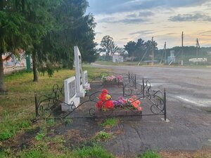 Воинам, павшим в годы Великой Отечественной войны (Ульяновская область, Базарносызганский район, Папузинское сельское поселение, село Юрловка, Центральная улица), памятник, мемориал в Ульяновской области