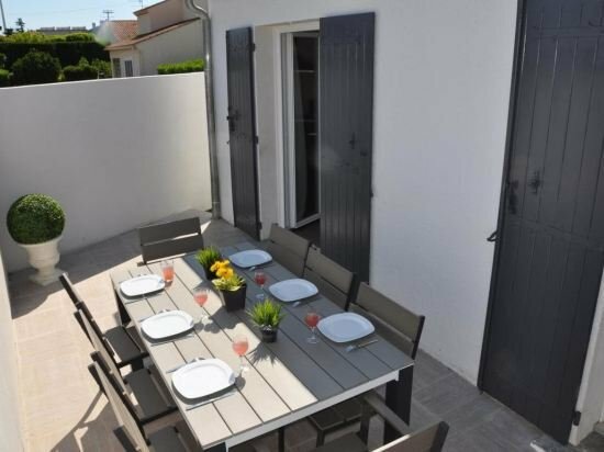 Гостиница Holiday in Arles -Villa Jacuzzi в Арле