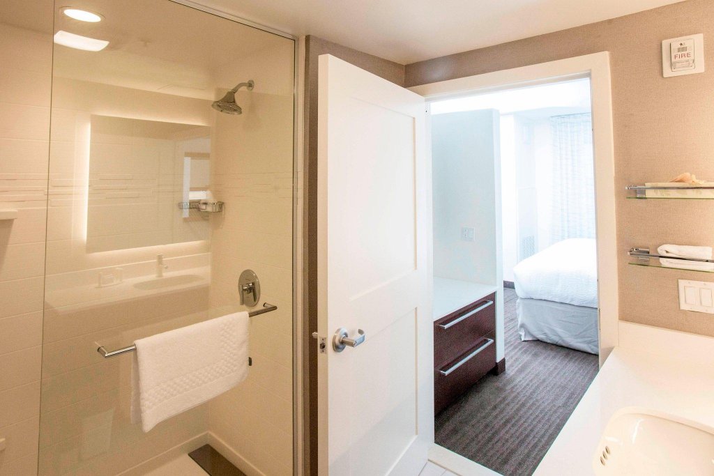 Фото Residence Inn New York The Bronx At Metro Center Atrium