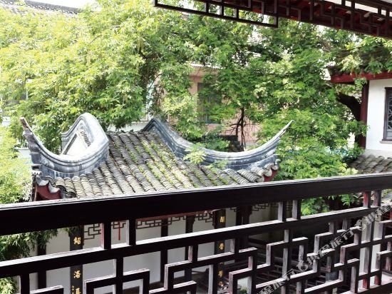 Фото Graceland Garden Court Hotel