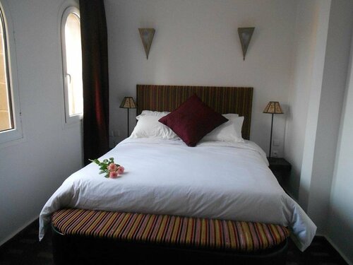 Гостиница Riad La Fontaine Bleue в Эс-Сувейре