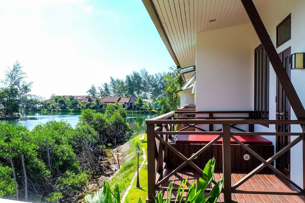 Фото Bhu Tarn Koh Chang Resort and SPA