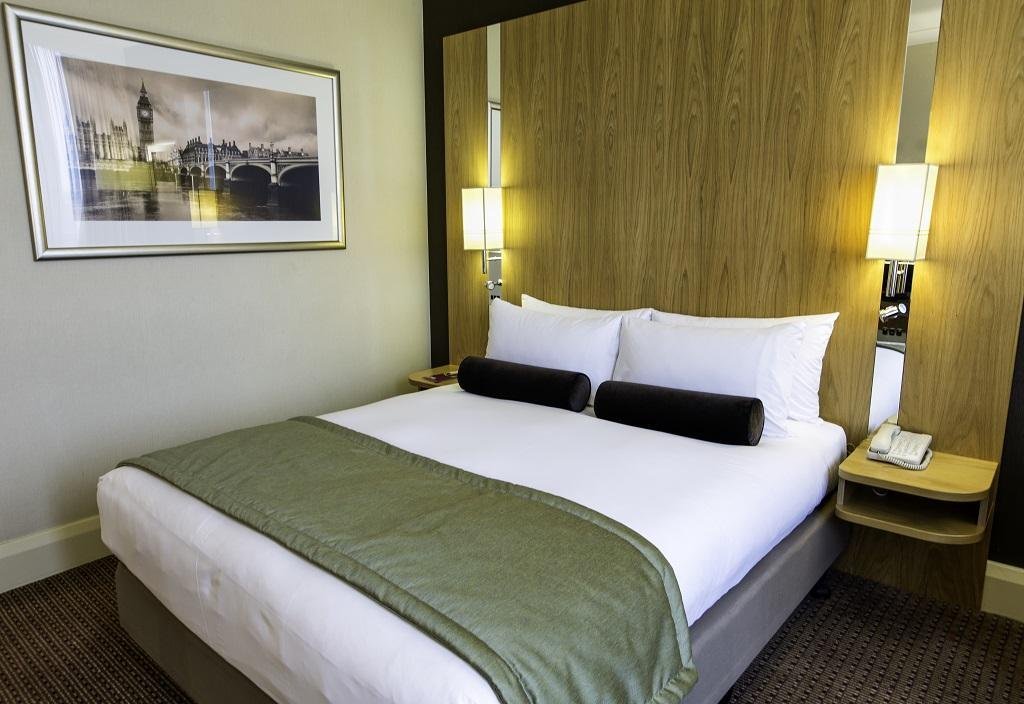 Фото Crowne Plaza London - Ealing