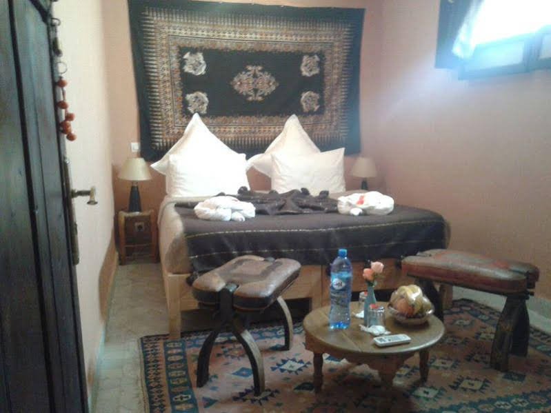 Фото Riad White Flowers