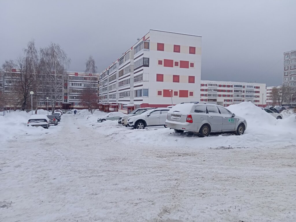 موقف السيارات Car park ، نابريجني تشيلني، صورة