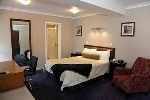 Discovery Settlers Hotel (New Zealand, Whangarei, 61 Hatea Drive), hotel