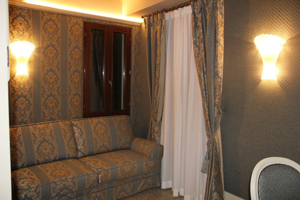 Фото Hotel Bella Venezia