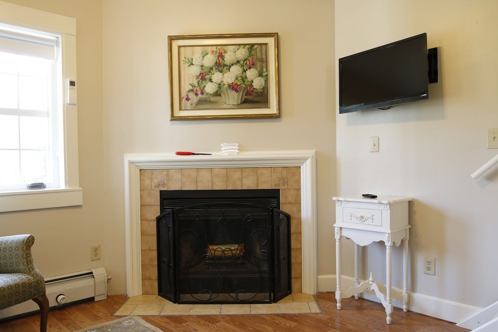 Фото The White House Inn