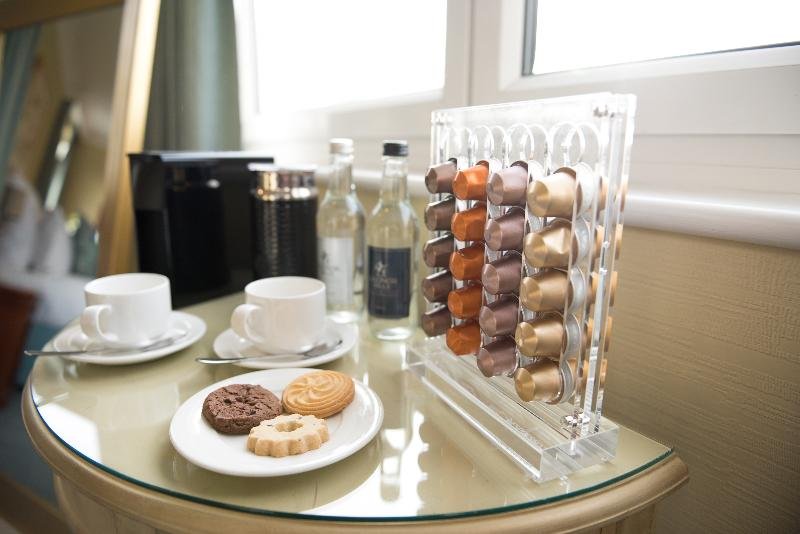 Фото The Bromley Court Hotel