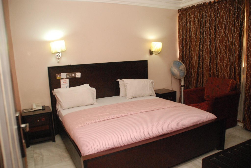 Фото отеля 1