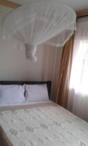 Фото United Motel Entebbe