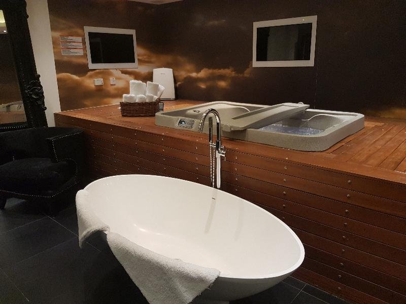 Фото The Exhibitionist Hotel