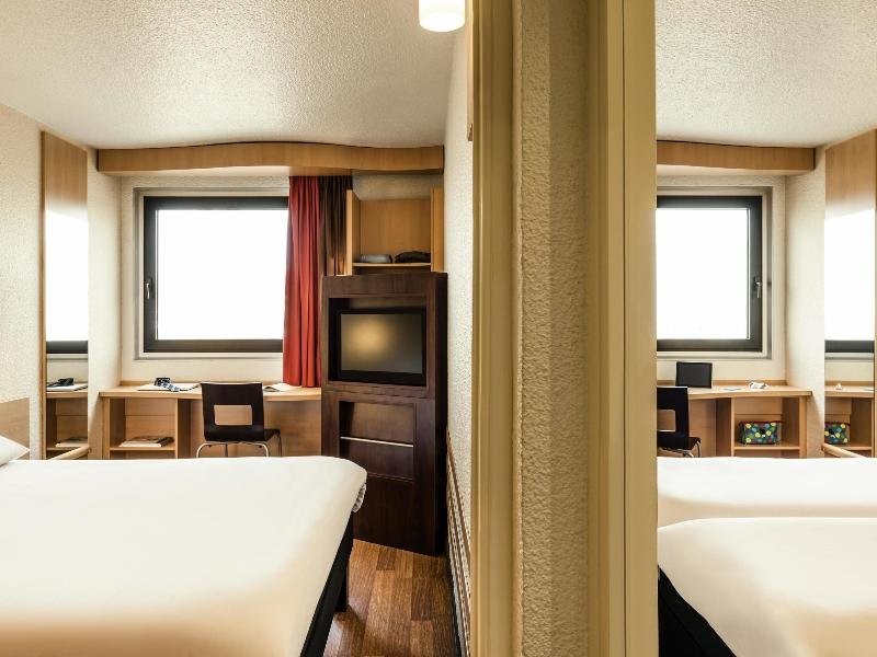 Фото Ibis Paris Tour Eiffel Cambronne 15ème