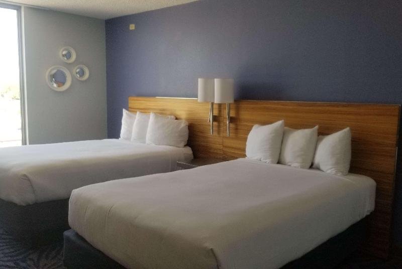 Фото 817 Hotel Days Inn by Wyndham Att Stadium/Texas Live