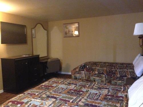 Фото Americas Best Value Inn Los Angeles at S Alvarado St