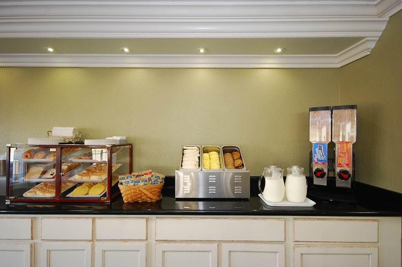 Фото Oyo Hotel Baton Rouge East I-12