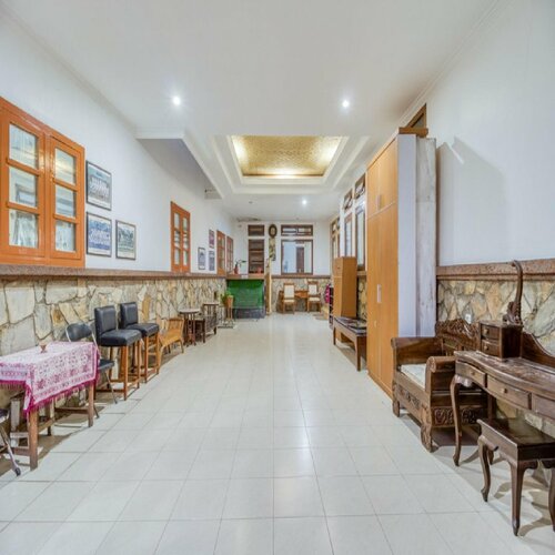 Гостиница RedDoorz Plus near Lempuyangan Station 4 в Джокьякарте