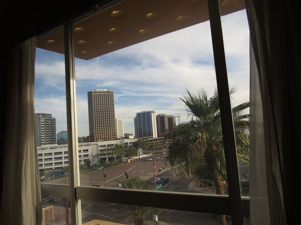 Фото Ramada by Wyndham Phoenix Midtown