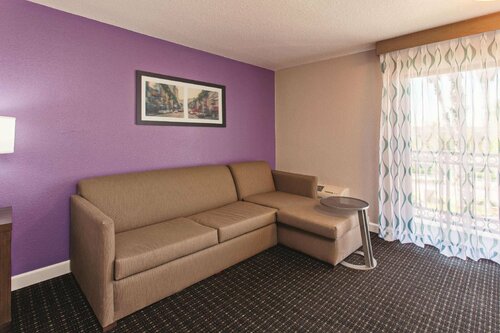 Гостиница La Quinta Inn & Suites by Wyndham Pomona в Помоне