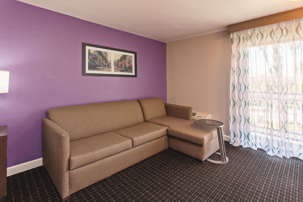 Фото La Quinta Inn & Suites by Wyndham Pomona