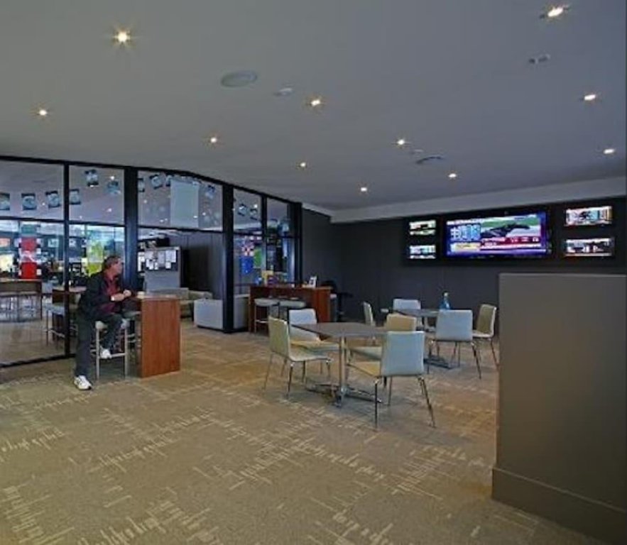 Фото Claremont Hotel Motel