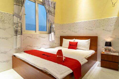 Гостиница RedDoorz near Etown 4 в Хошимине