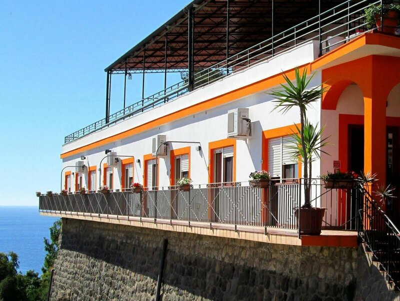 Гостиница Le Terrazze Sul Mare Studio Apartments