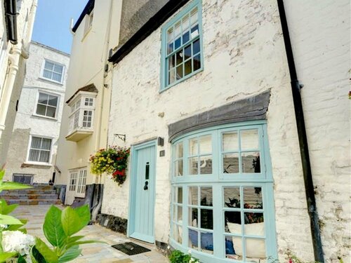 Жильё посуточно Characteristic Holiday Home With Courtyard in Authentic Little Street in Deal