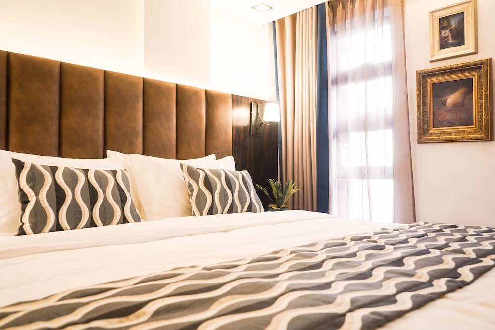 Фото RedDoorz Plus @ Poblacion Makati