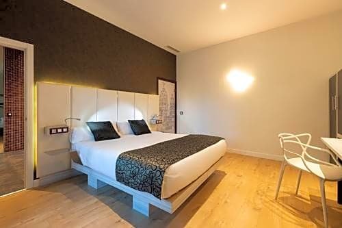 Фото Petit Palace Santa Bárbara