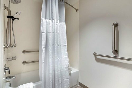 Гостиница Comfort Suites Grandview - Kansas City в Грандвью