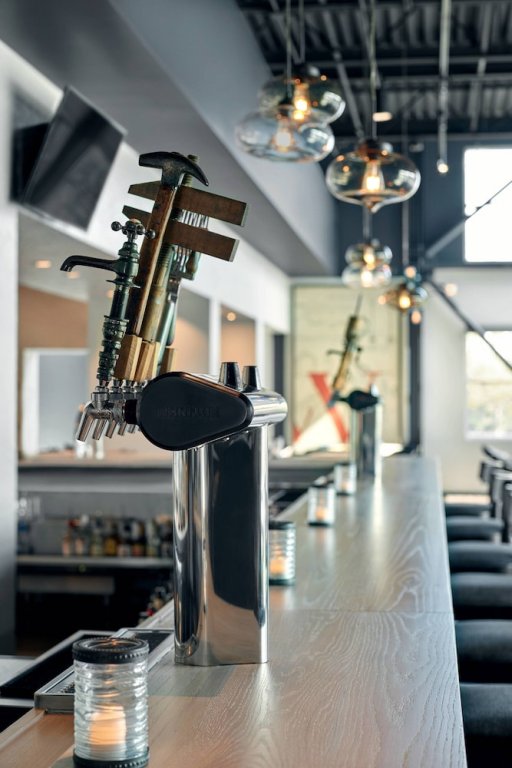 Фото Delta Hotels by Marriott Milwaukee Northwest