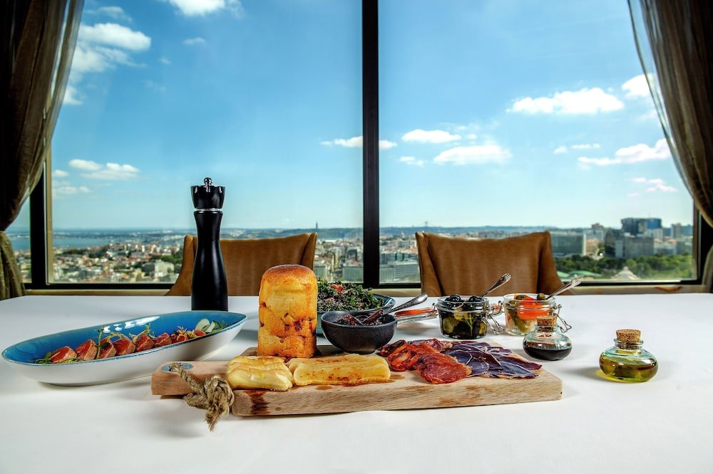 Фото Sheraton Lisboa Hotel & SPA