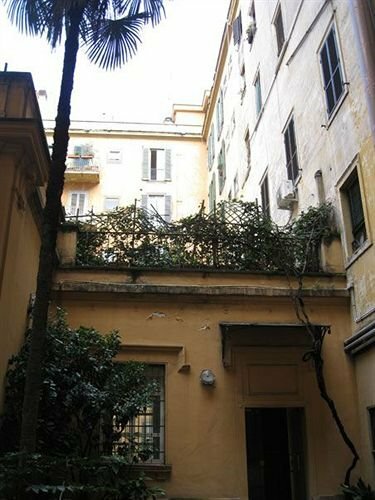 Гостиница Romantic Vatican Rome Bed & Breakfast в Риме