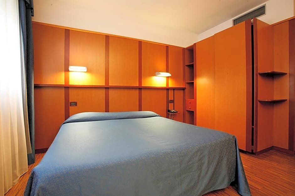 Фото Bleis Hotel