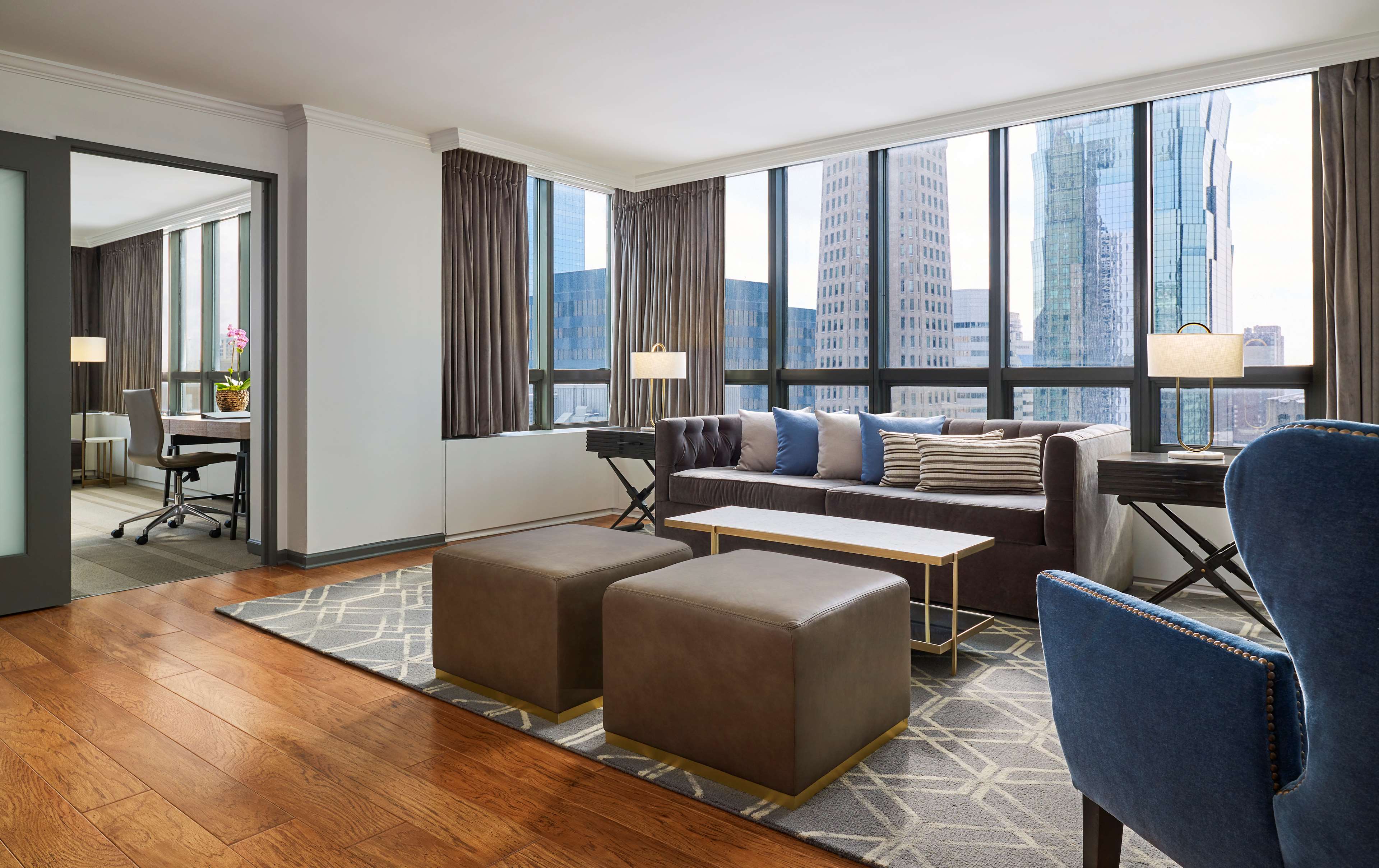 Фото The Marquette Hotel, Curio Collection by Hilton