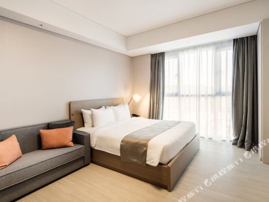 Фото Golden Tulip Incheon Airport Hotel & Suites