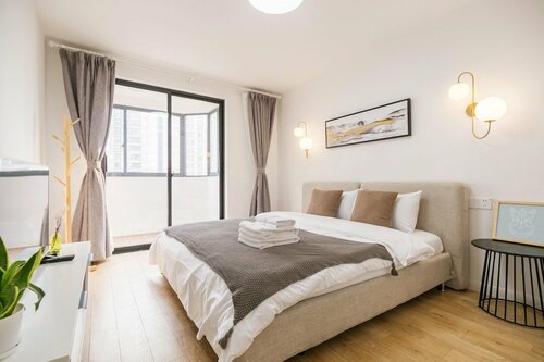 Апартаменты Henry's Apartment- Xujiahui Road в Шанхае