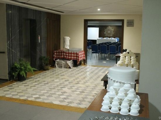 Фото Krishna Inn - The Green Hotel