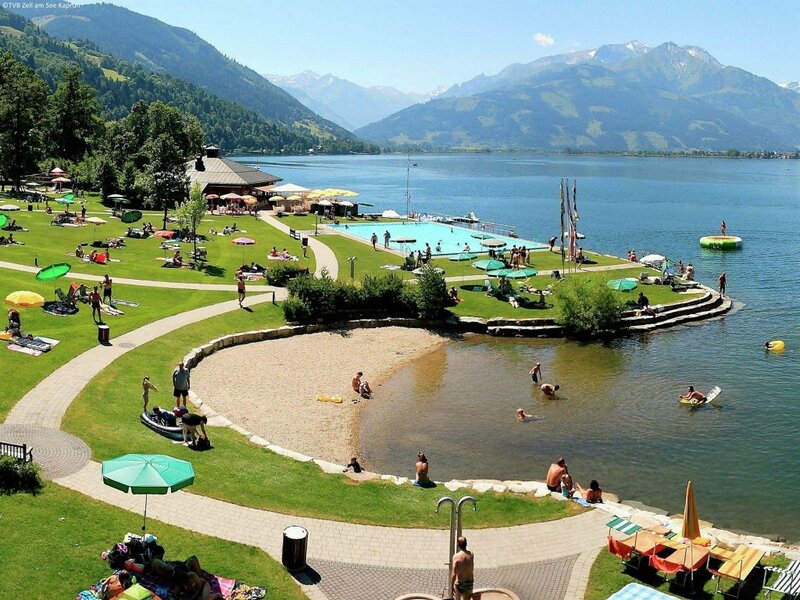 Гостиница Spacious Villa in Zell am See near Ski Area