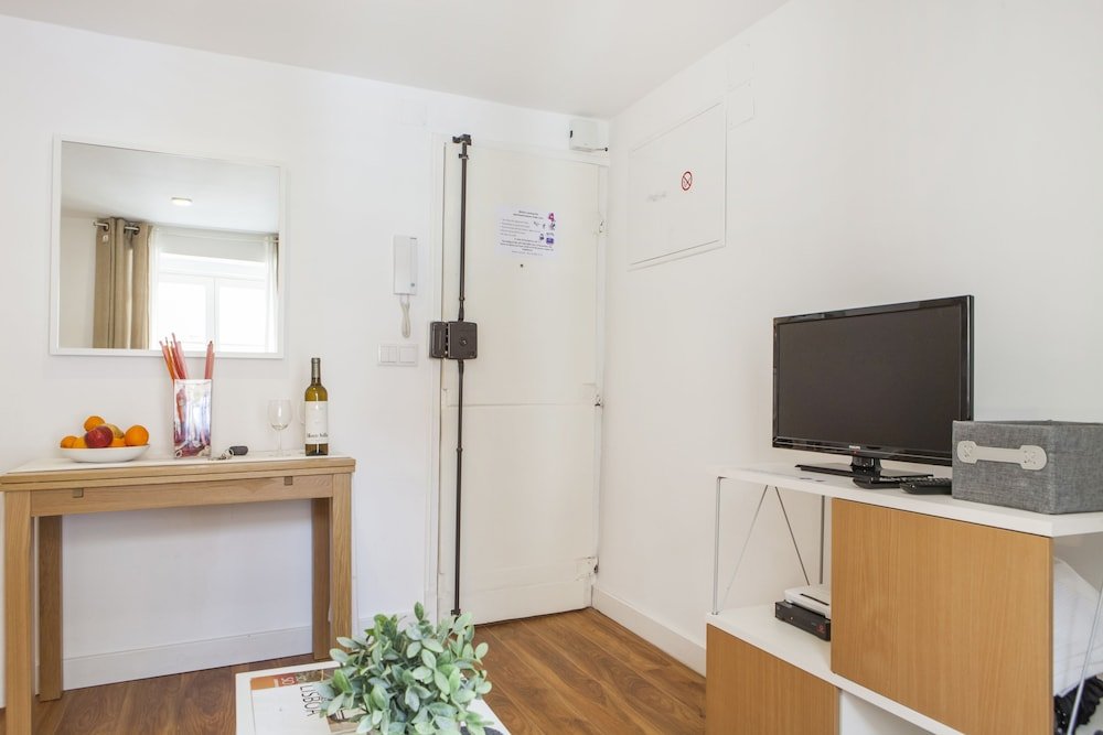 Фото Rent4Rest Bairro Alto Charming 1Bd Apartment