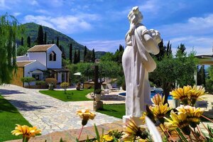 Stunning 4-bed Private Villa in Corfu Near Resort