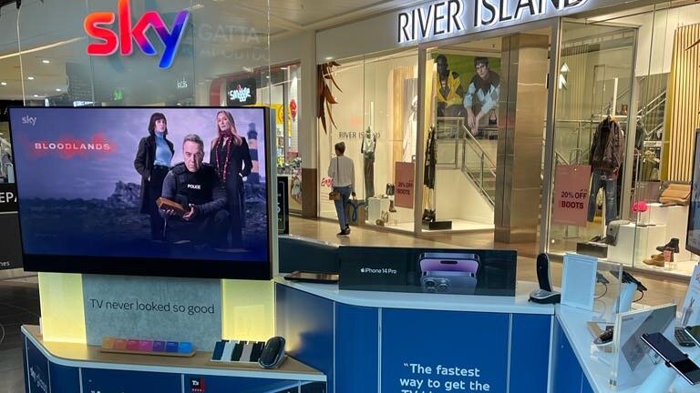 Mobile phone store Sky, Dundee, photo