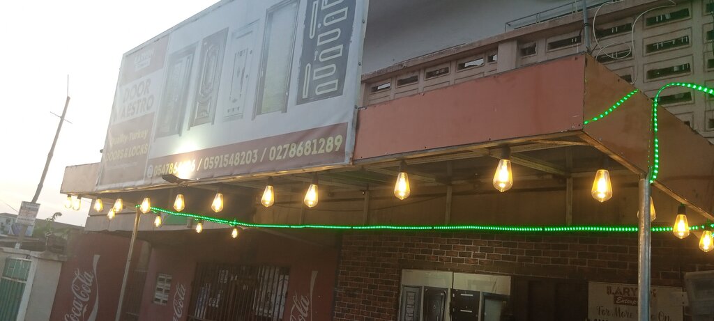 Doors Ilaryin enterprise, Accra, photo