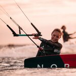 Dukite - Kite , Sup and Surf Shop (Al Souq, Umm Suqeim 2, Jumeirah, Dubai), escuela deportiva