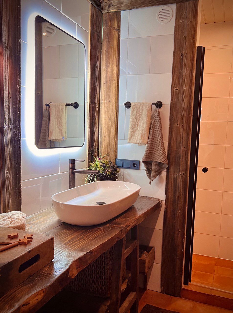 Фото Домик в лесу