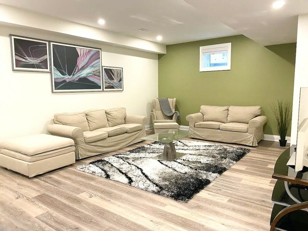 Фото Brand New Walk Out Bsmt Apt Near Beach