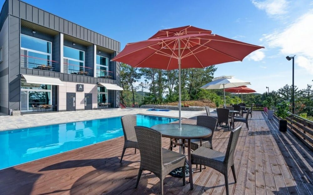 Фото Yeosu Beach Castle Pension