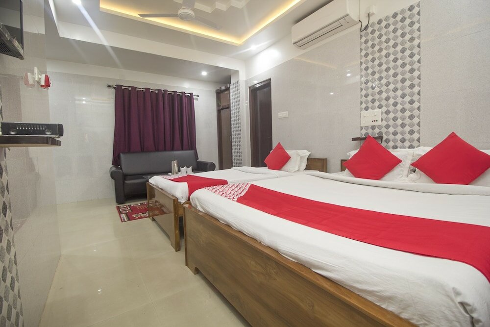 Фото Oyo 27907 Greater Kailash The Palace